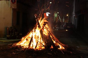 Höllisches Spektakel in Sa Pobla: Lagerfeuer, Teufel und Kulinarisches